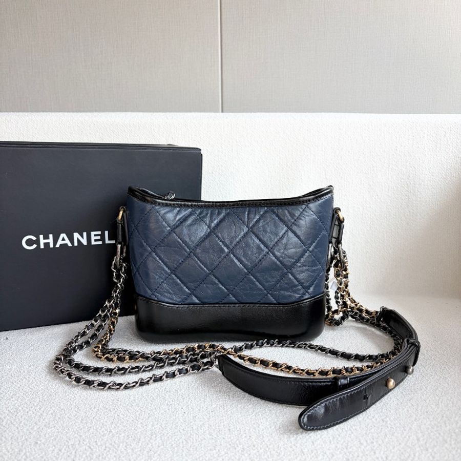 Chanel 流浪包小號鏈條包 藍黑拼色 油蠟皮-1