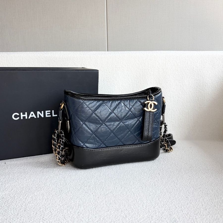 Chanel 流浪包小號鏈條包 藍黑拼色 油蠟皮-4