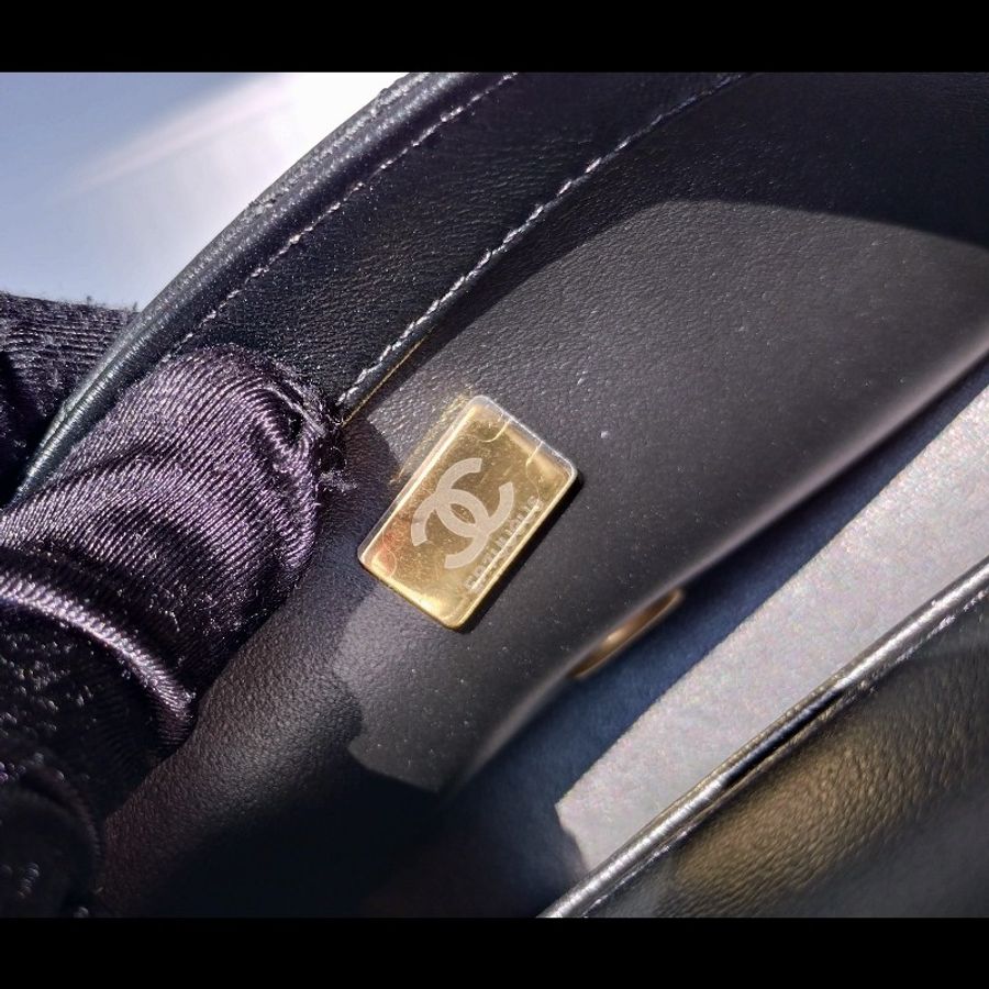 Chanel 金鍊愛心調節釦黑皮口蓋方胖子-17