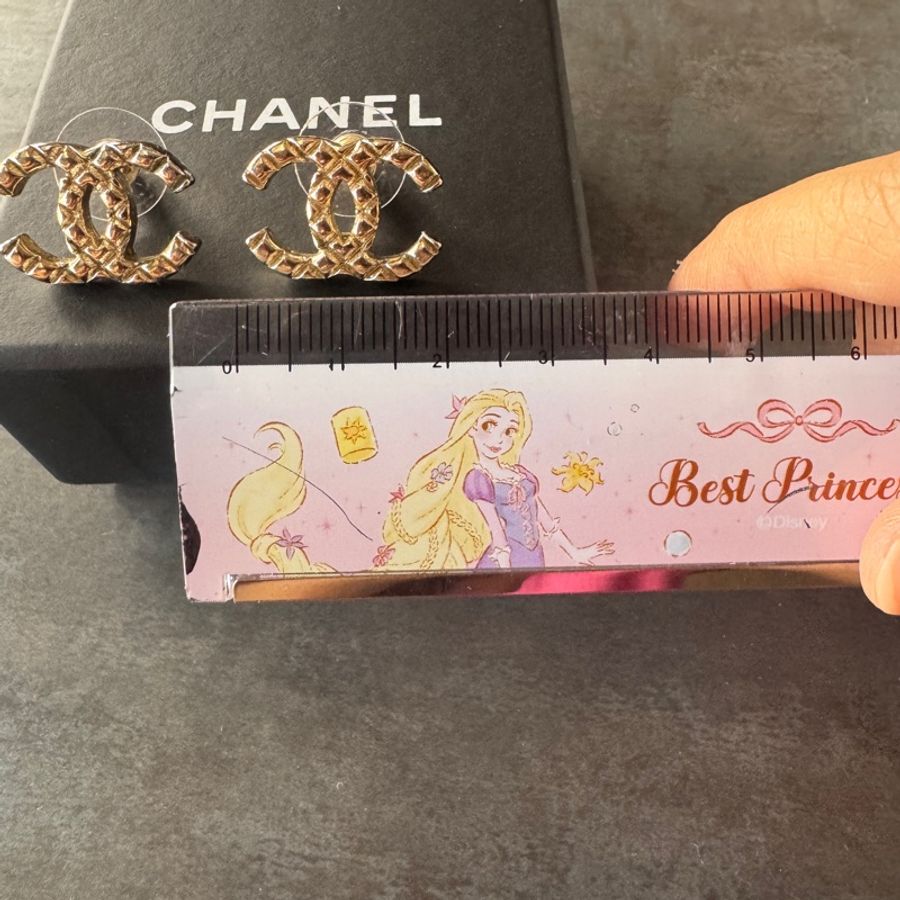 極品Chanel 香奈兒缺貨款經典菱格紋淡金釦針式耳環耳針-11