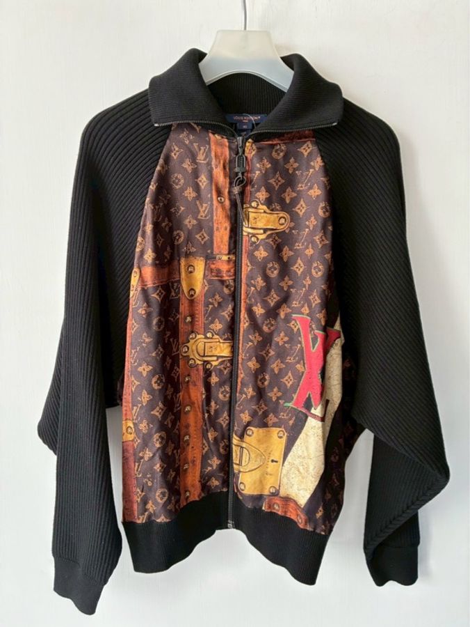 LV 絲質lv行李箱塗鴉拼黑飛行外套🧥xs-0