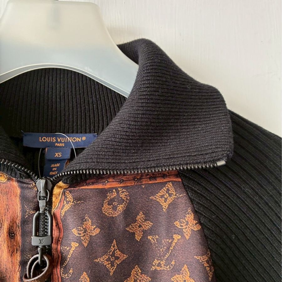 LV 絲質lv行李箱塗鴉拼黑飛行外套🧥xs-2
