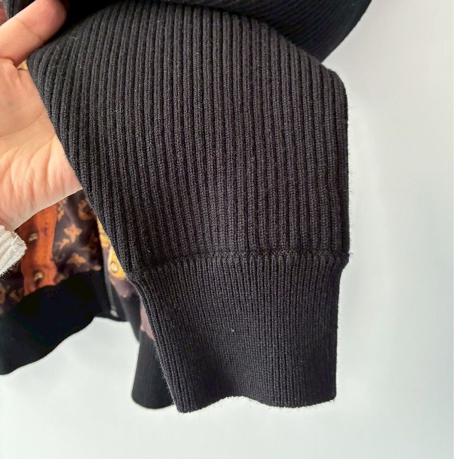 LV 絲質lv行李箱塗鴉拼黑飛行外套🧥xs-7