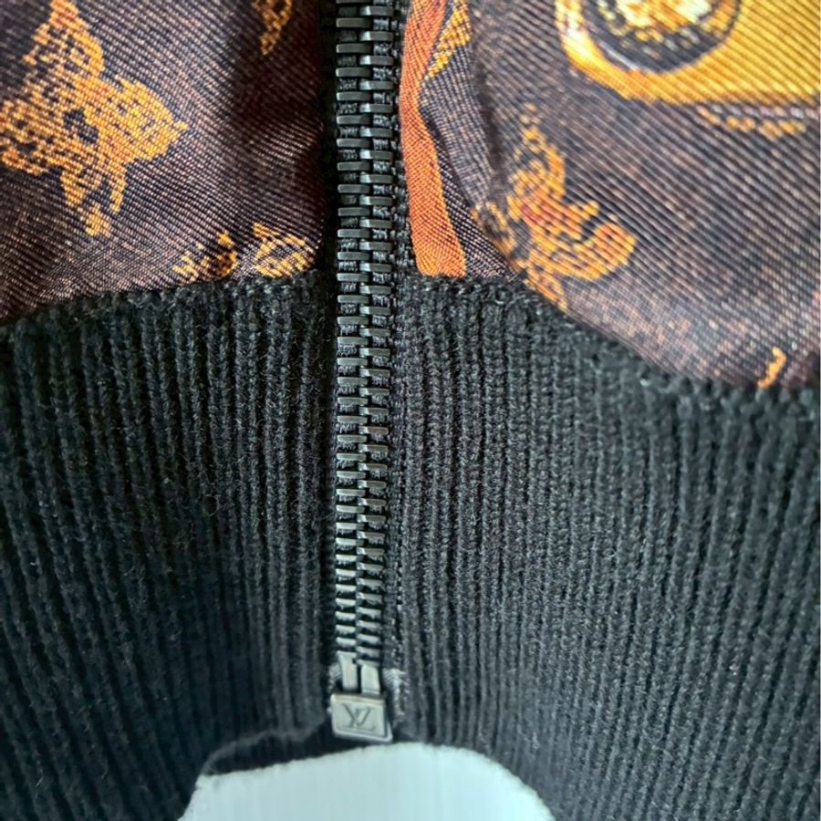 LV 絲質lv行李箱塗鴉拼黑飛行外套🧥xs-10