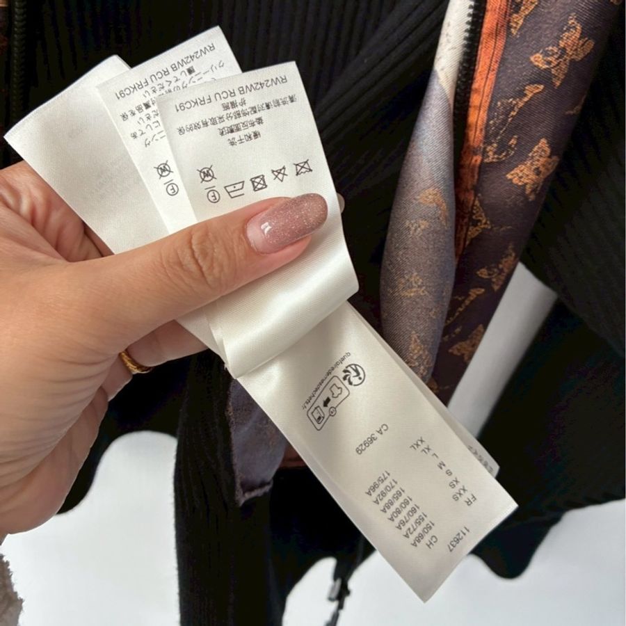 LV 絲質lv行李箱塗鴉拼黑飛行外套🧥xs-18