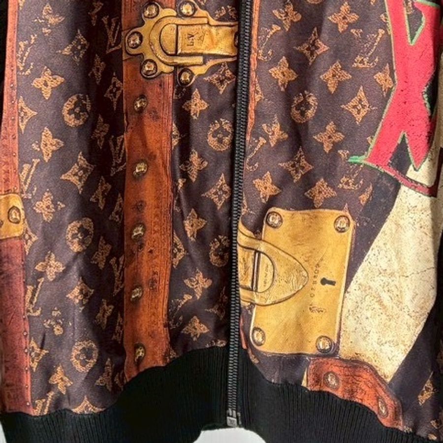 LV 絲質lv行李箱塗鴉拼黑飛行外套🧥xs-22