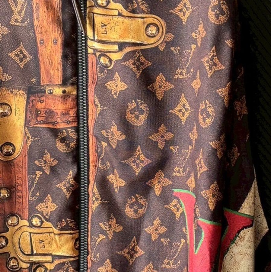 LV 絲質lv行李箱塗鴉拼黑飛行外套🧥xs-27