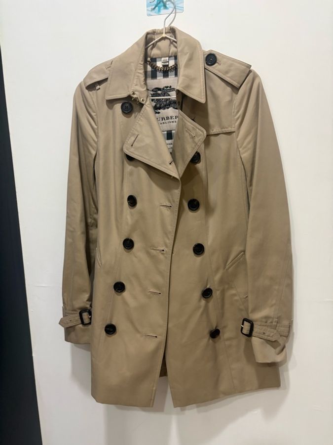 BURBERRY The Sandringham 中長版棉質風衣(卡其色)-0