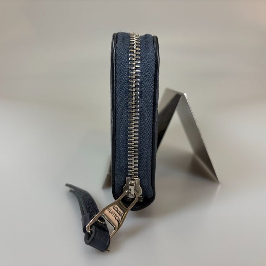 LV M80958/晶片款 珠光藍壓紋壓紋ㄇ拉長夾-2