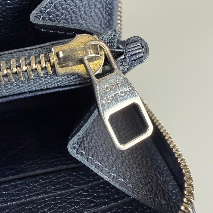 LV M80958/晶片款 珠光藍壓紋壓紋ㄇ拉長夾-11