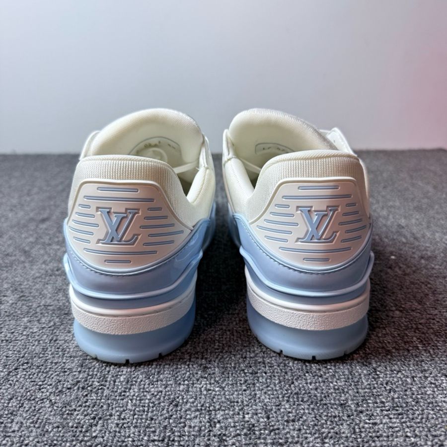 Louis Vuitton 路易威登 LV 26年6月新款Trainer 北卡藍 淺藍色漆皮 休閒板鞋 尺碼：42.5碼 8.5碼 僅試穿-5