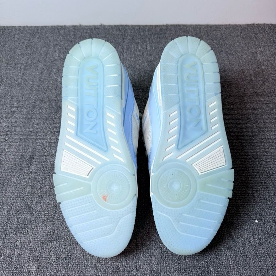 Louis Vuitton 路易威登 LV 26年6月新款Trainer 北卡藍 淺藍色漆皮 休閒板鞋 尺碼：42.5碼 8.5碼 僅試穿-7