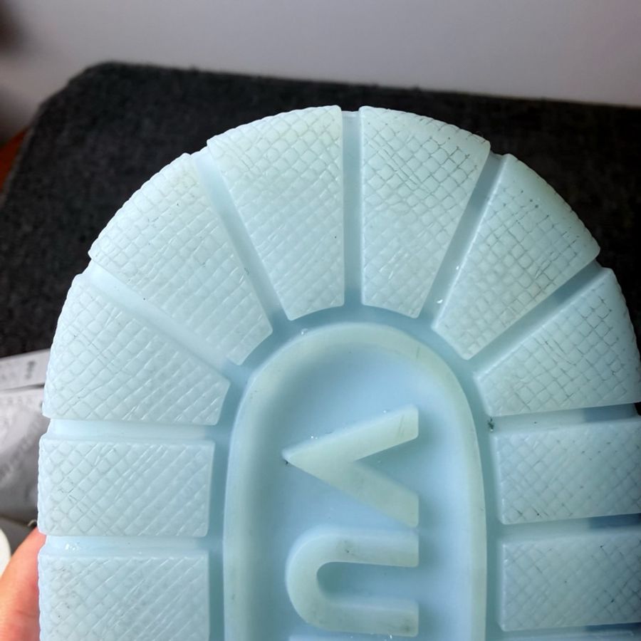 Louis Vuitton 路易威登 LV 26年6月新款Trainer 北卡藍 淺藍色漆皮 休閒板鞋 尺碼：42.5碼 8.5碼 僅試穿-8