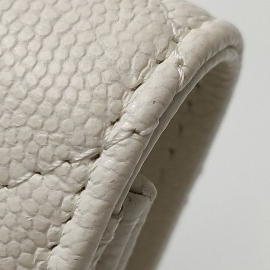 Chanel 牛皮純色菱格絎縫雙C logo金幣單肩包-17
