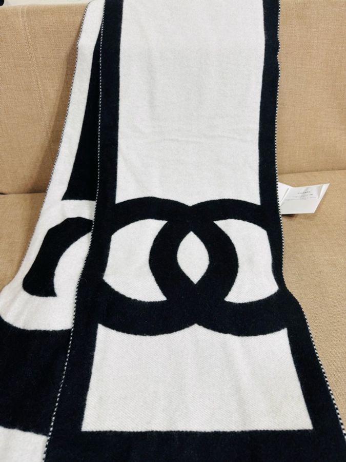 Chanel 26P雙面羊絨圍巾,100%羊絨材質,柔軟保暖,秋冬必備!-5