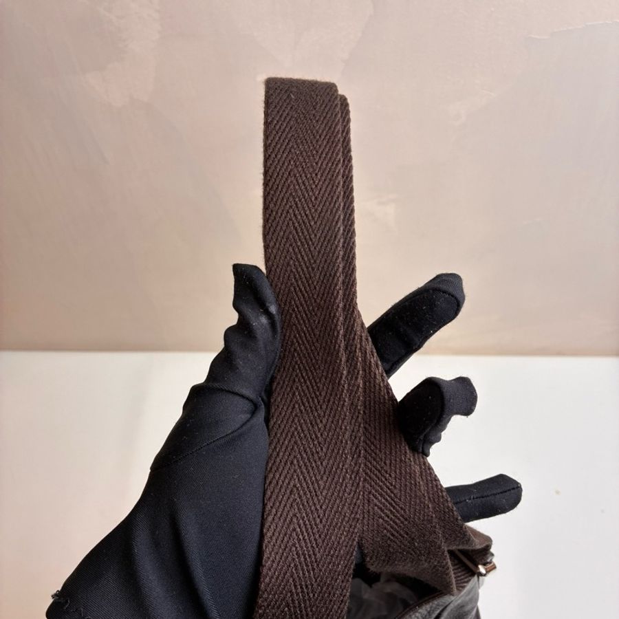 saint laurent/聖羅蘭 男士單肩斜挎包 97新-6