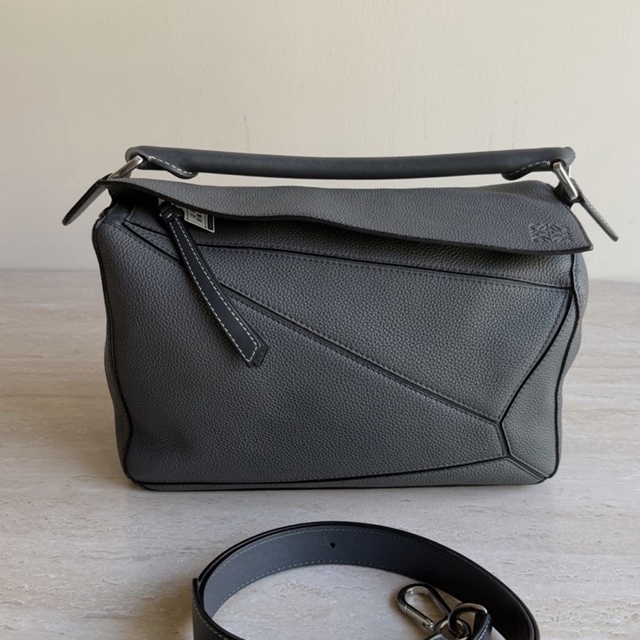 LOEWE羅意威puzzle灰色中號幾何包 底長29cm-0
