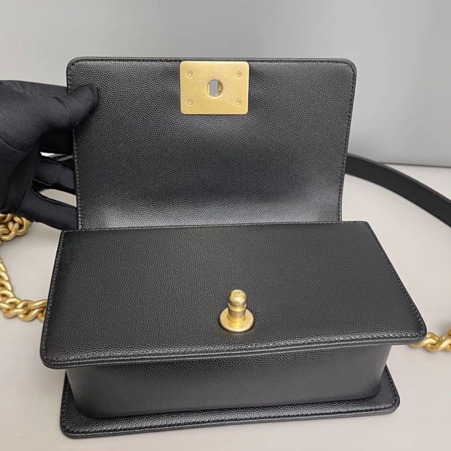 也太美了吧🖤🖤Chanel Le Boy 20黑金荔枝紋在這裡✨-11