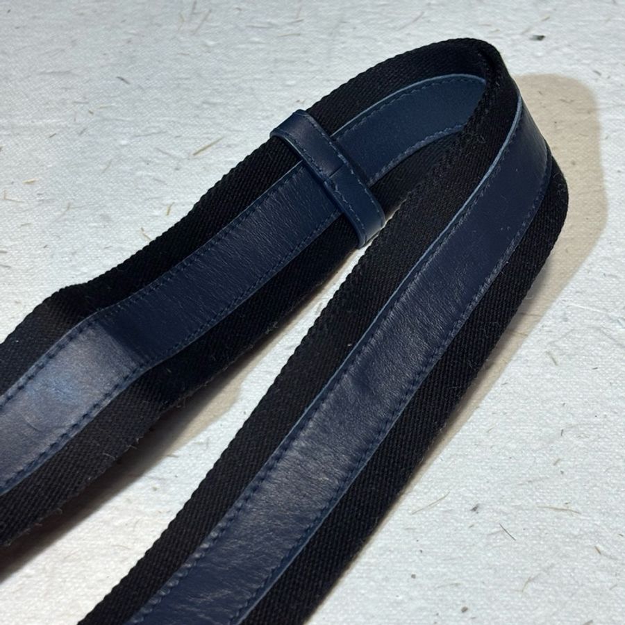 Bottega Veneta 葆蝶家 24年春夏系列 男士深藍色小羊皮經典款編織單肩斜挎包 底長:32cm 附件:肩帶。-15