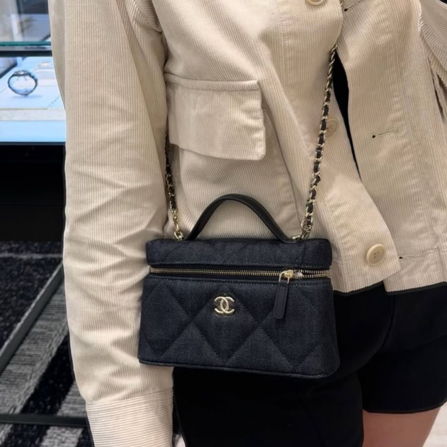 Chanel香奈兒🖤 26S lp飯盒包💕 深藍色牛仔大菱格紋金扣💖 手提單肩斜挎包🩷-0