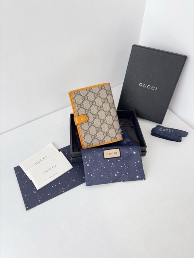 ✨Gucci古馳|黃色滾邊老花卡包/護照夾|全新全配-2