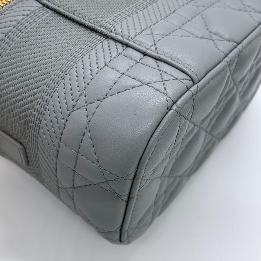 Dior Travel Vanity化妝盒包 霧霾藍 羊皮藤格紋 金色拉鍊 配可拆卸肩帶 手提斜挎都可以 容量實用-18