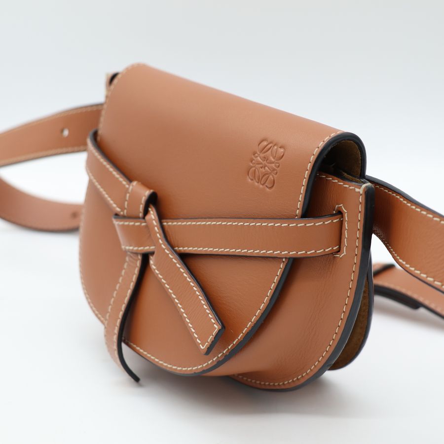 Loewe Gate mini 焦糖棕 柔軟小牛皮馬鞍包 斜背包-3