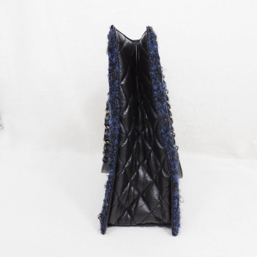 CHANEL quilted tweed tote bag-3