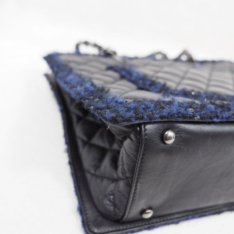 CHANEL quilted tweed tote bag-8