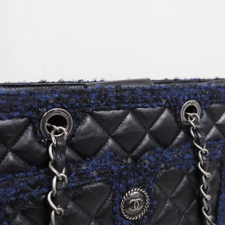 CHANEL quilted tweed tote bag-13