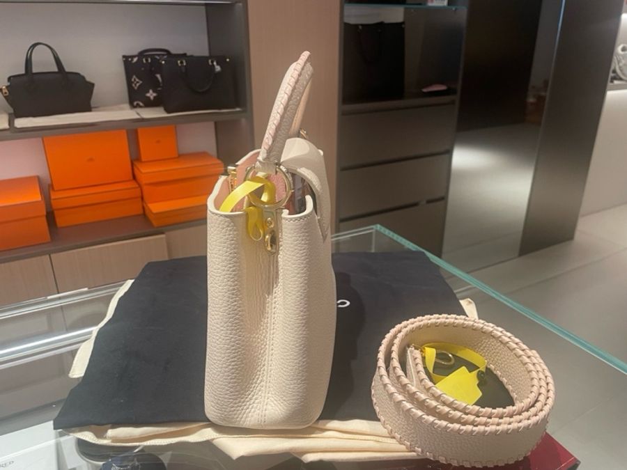 99新lv路易威登capucines卡普辛米白色少女粉斜挎包。-1