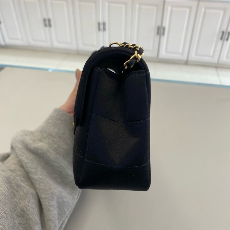 Chanel 香奈兒 冰格MiniCF綢緞帶山茶花 金扣 斜背包-1