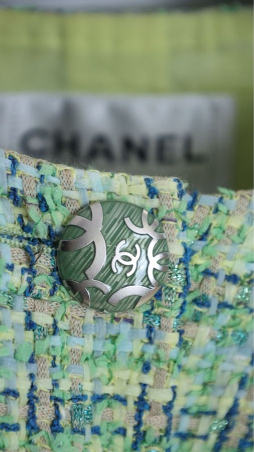 Chanel 19年预告系列荧光绿格纹两口袋crop短外套-9