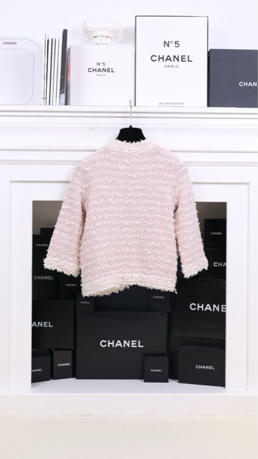 Chanel 07年樱花粉珍珠扣两口袋外套-1