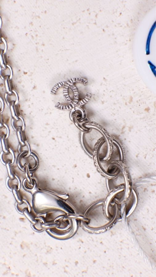 Chanel 18年蓝色亚克力镶嵌彩色莱茵石cc项链-9