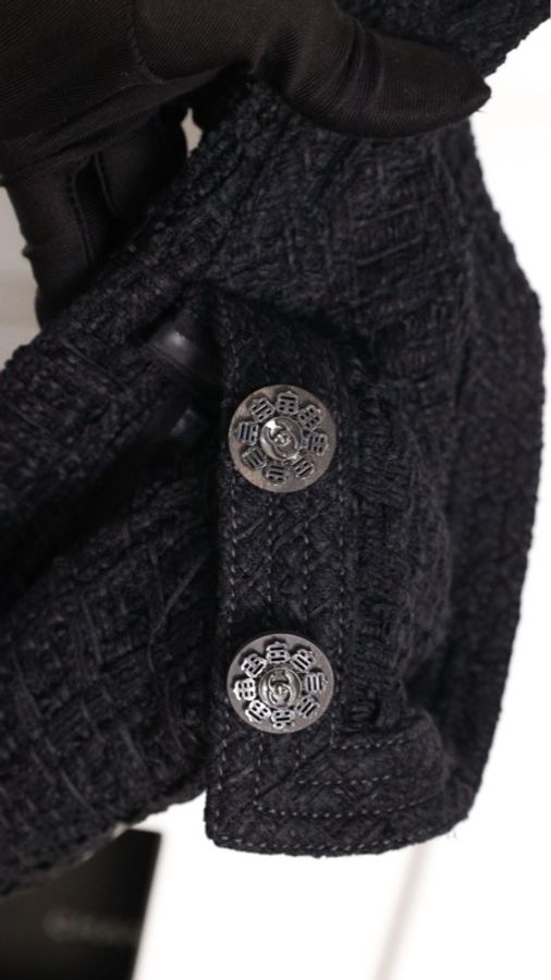 Chanel 16年首尔系列秀款黑色粗花呢两口袋上衣外套FR36 25/8-37