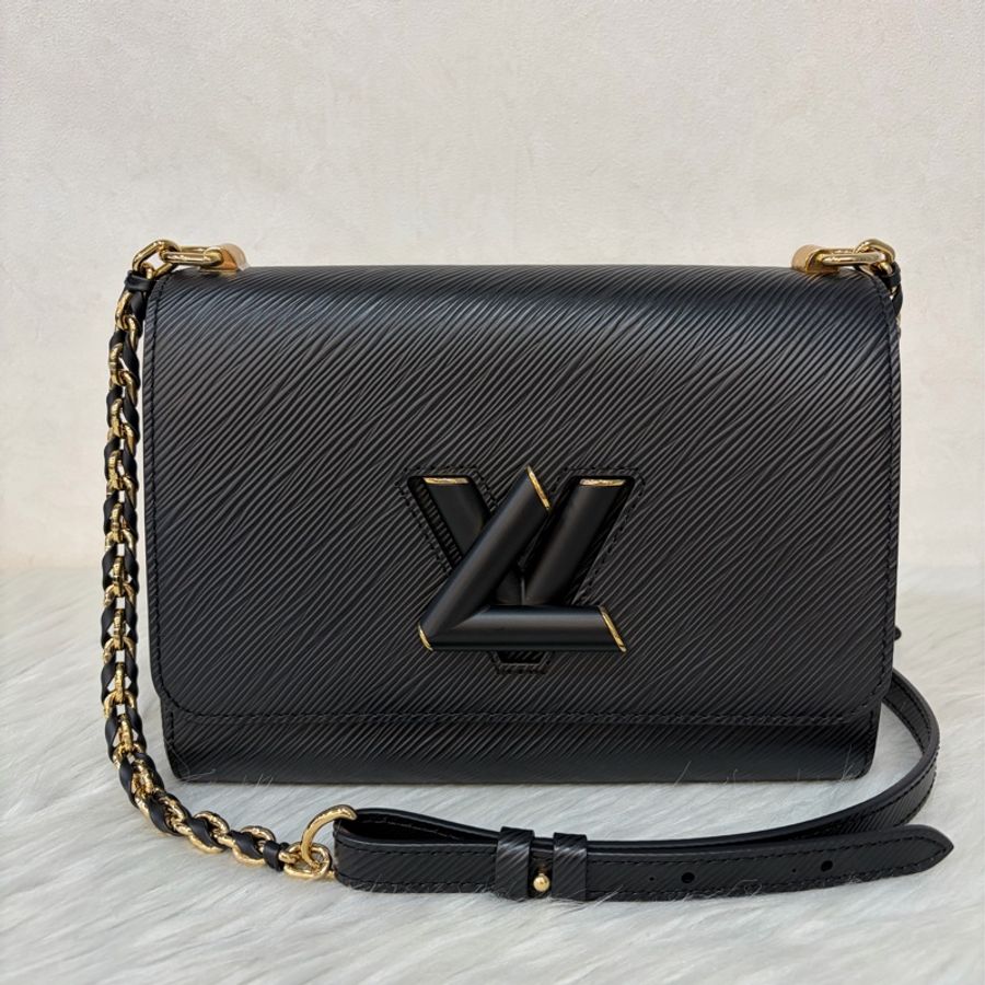 LV M57517 黑牛皮 水波紋 EPI 金鍊 黑啞光金邊 Twist MM 斜背包 掀蓋包-0