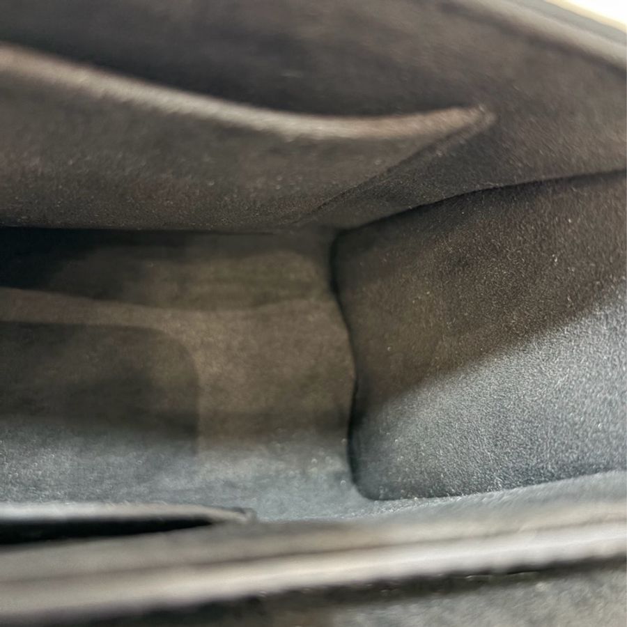 LV M57517 黑牛皮 水波紋 EPI 金鍊 黑啞光金邊 Twist MM 斜背包 掀蓋包-35