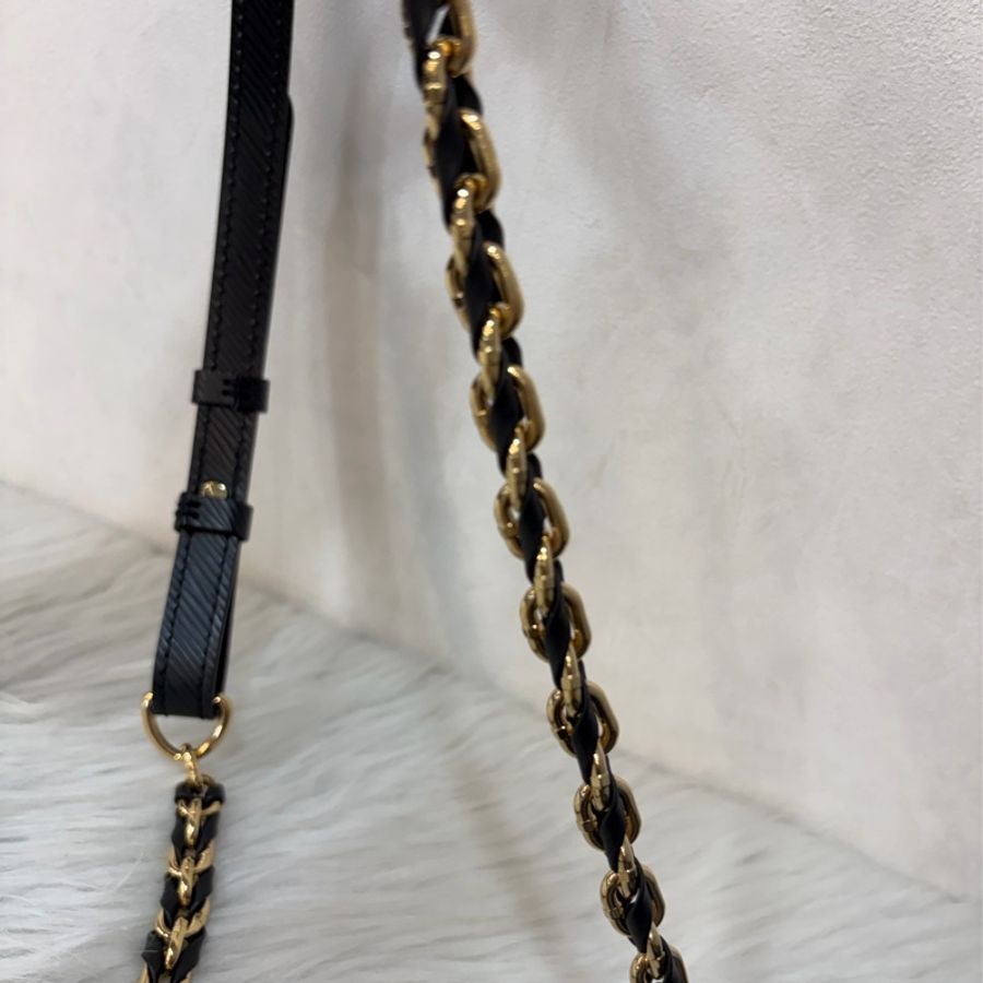LV M57517 黑牛皮 水波紋 EPI 金鍊 黑啞光金邊 Twist MM 斜背包 掀蓋包-52