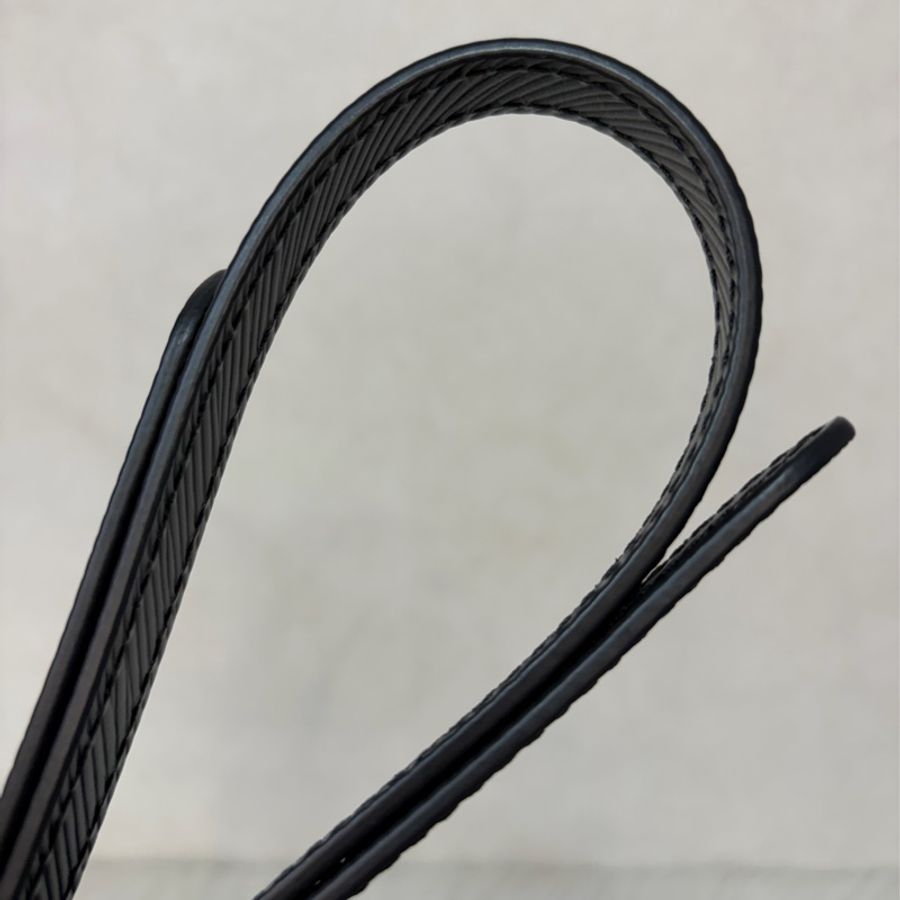 LV M57517 黑牛皮 水波紋 EPI 金鍊 黑啞光金邊 Twist MM 斜背包 掀蓋包-58