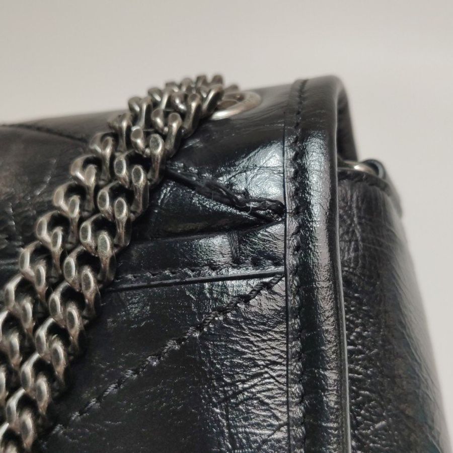 Saint Laurent Niki小號油蠟皮純色V紋YSL標誌單肩包-14
