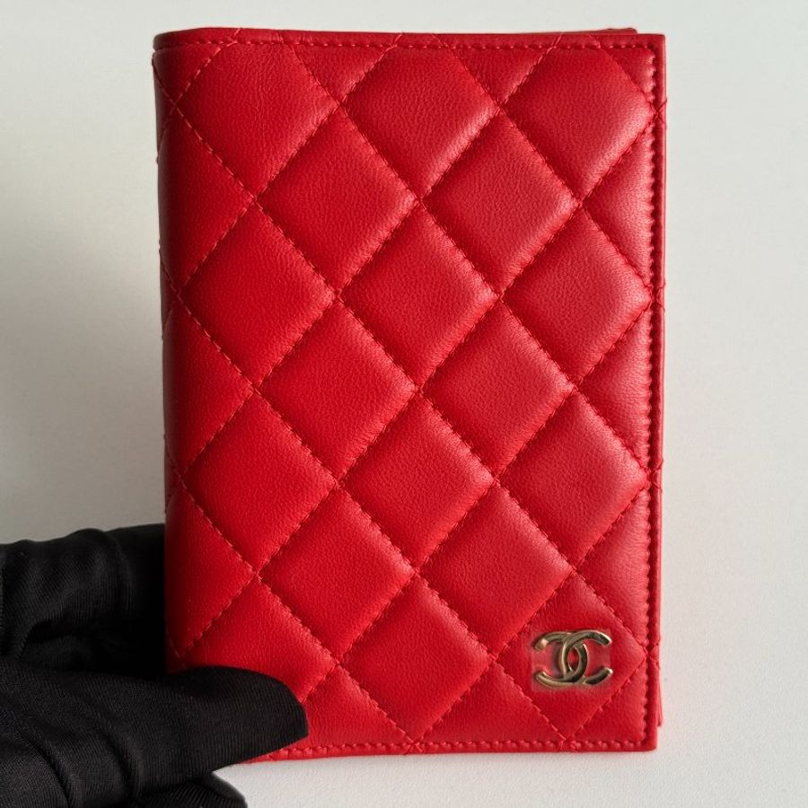 閒置新🆕 Chanel 香奈兒 雙C格紋護照夾 紅色金釦-7