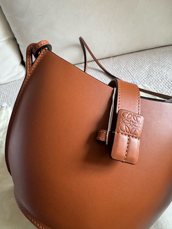 Loewe Molded Bucket 金棕小牛皮水桶-7