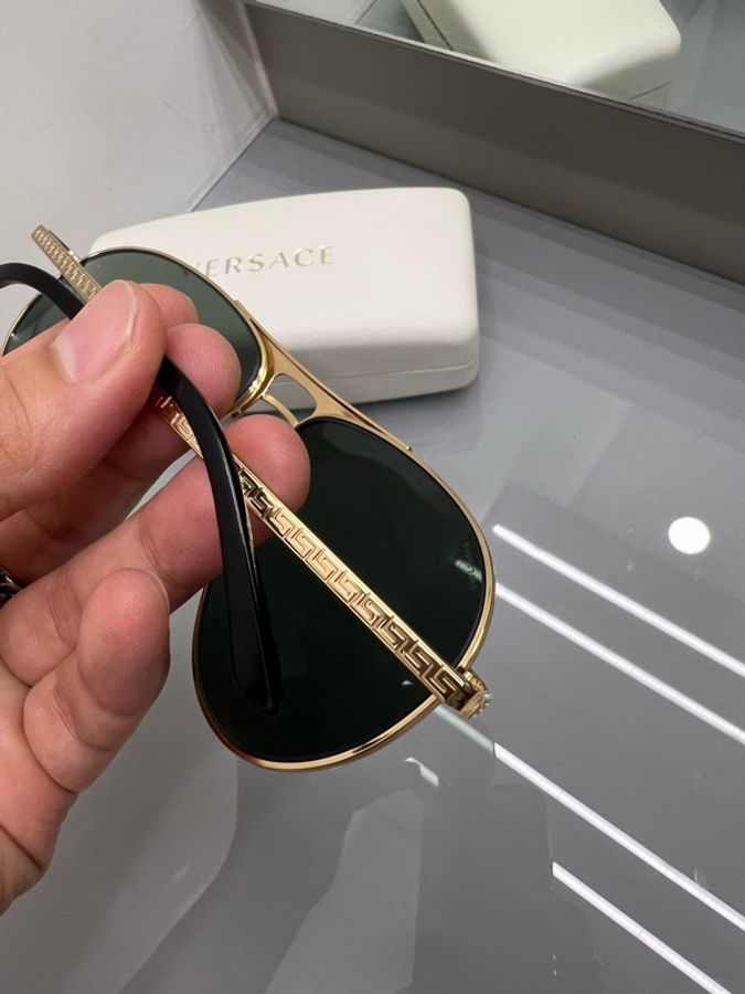 Versace 時髦飛行墨鏡 雷朋款 超好看 凹造型又防曬防太陽 🌞 拍拍照 9新 購入13800 帥美🉐男女都適用 配件:原廠外盒+鉽鏡-5
