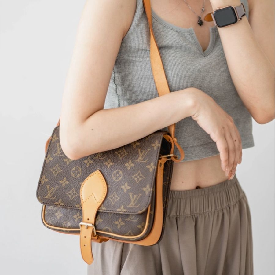 【泫雅同款GET👩🏻🎤全網最低價✨】LV 中古 中號馬鞍包|豆腐包|郵差包-10