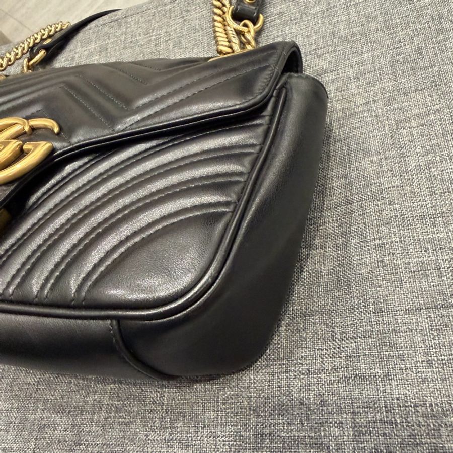 Gucci GG marmont 26cm 牛皮 掀蓋 斜背包 黑 金-11