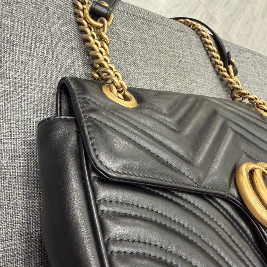 Gucci GG marmont 26cm 牛皮 掀蓋 斜背包 黑 金-20