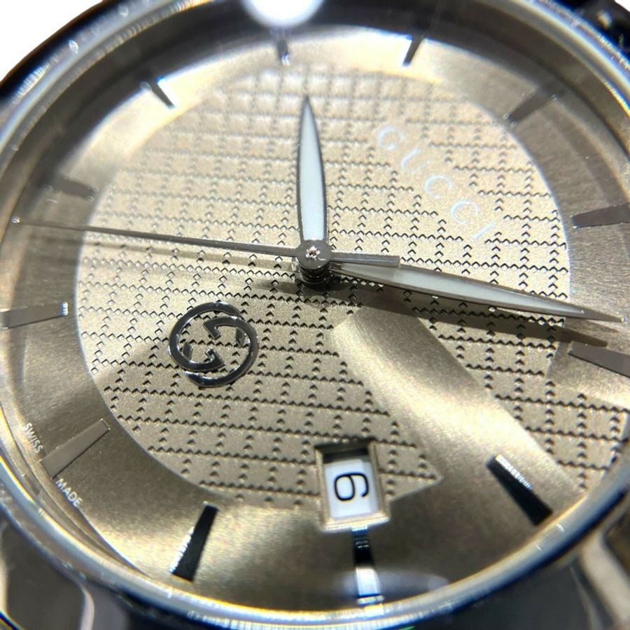 Gucci G-Timeless腕錶，總重96.4克，不鏽鋼材質，石英機芯，淺棕色錶盤。 126.4-7