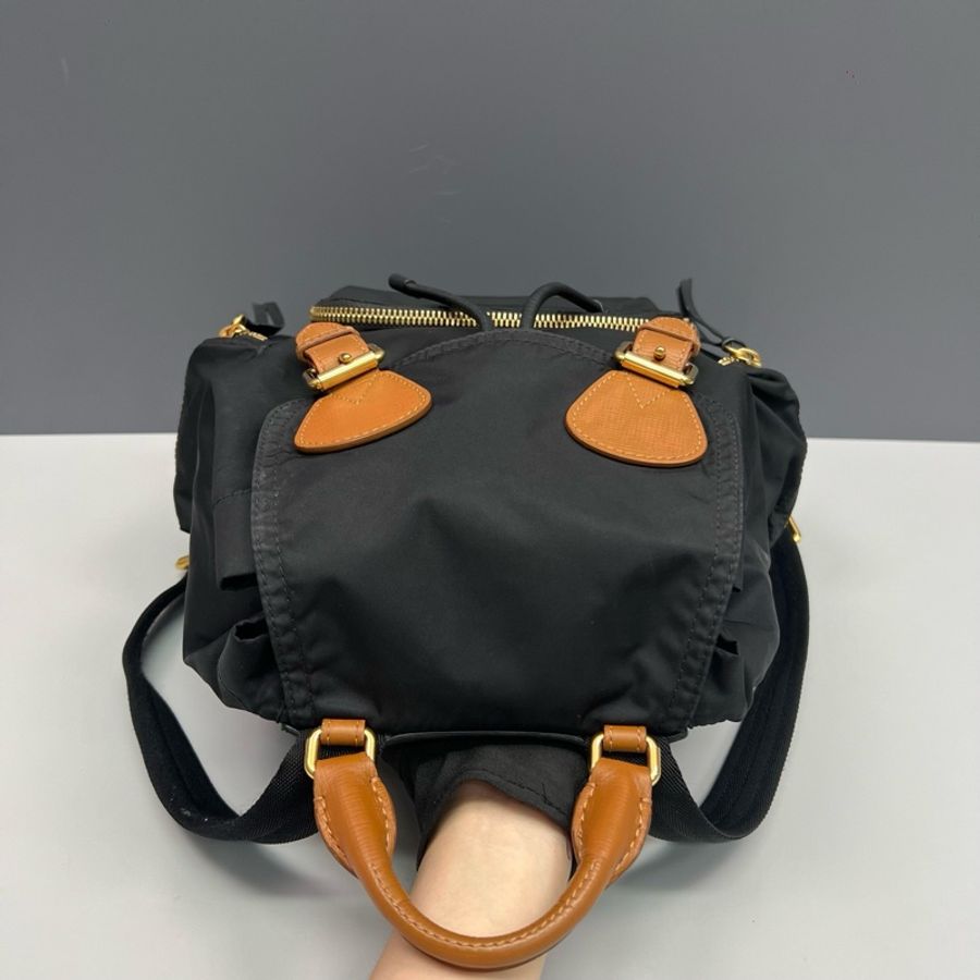 Burberry巴寶莉 黑色尼龍布小號雙肩包 成色97新-5