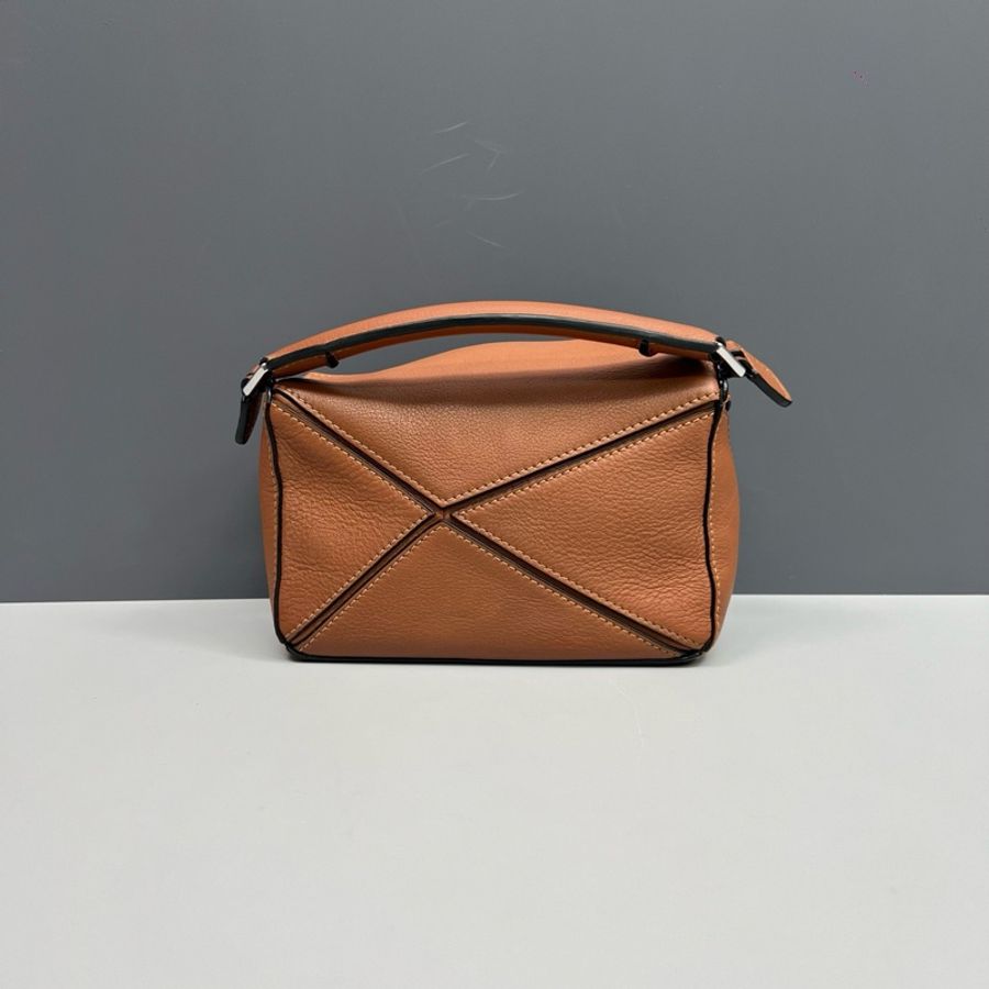Loewe羅意威 焦糖色全皮mini puzzle幾何包 成色97新-1